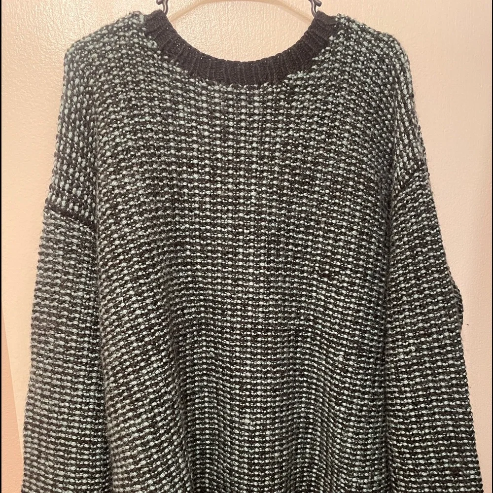 SWEATER HANDMADE - Picture 1 of 6